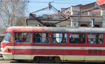 В запорожском трамвае пассажир нечаянно убил другого вилами