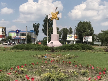Местный активист потребовал снести поклонный крест в Мелитополе