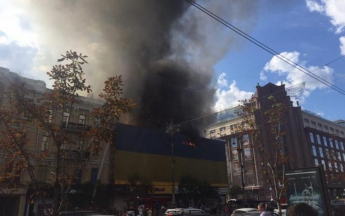 Центр Києва паралізувала масштабна пожежа