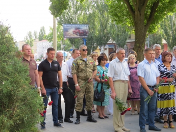Скорбную годовщину начала ВОВ в Мелитополе почтили возложением цветов (фото)