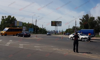 На Мелитопольском шоссе дорогу не поделили две иномарки (фото)