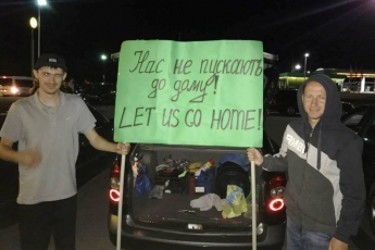 Активістів, які виїхали з України на нерозмитнених автівках, не пускають назад
