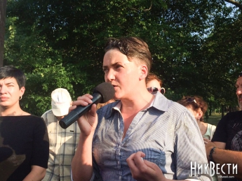 Савченко закидали яйцями у Миколаєві (відео)
