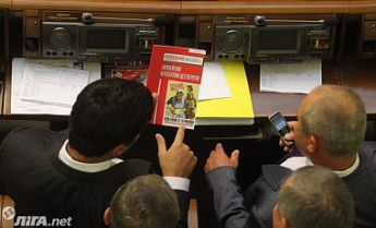 Порошенко наградил орденами двух голосовавших за законы 16 января
