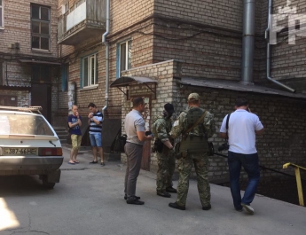 Вооруженные силовики провели обыски у депутата Запорожского облсовета (фото)