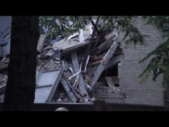 В центре Донецка прогремел взрыв, обрушился Университет торговли (видео)