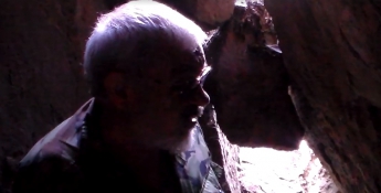 На берегу Днепра в Запорожье обнаружили тайную пещеру (ВИДЕО)