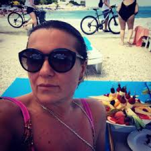 Йога на пляже и фотосессия в купальнике: постройневшая Наталья Могилевская отдохнула в Одессе