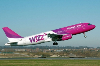 Пассажир Wizz Air пытался выйти из самолета в полете