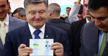 Миграционная служба: Порошенко забрал у Саакашвили гражданство