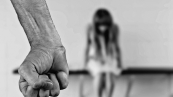 В Николаевской области подросток изнасиловал девушку