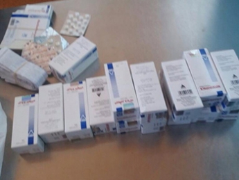 Жительницы Мелитополя пытались ввезти в Украину чемодан с лекарствами (видео)