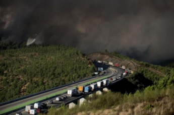 Сильнейший пожар в Испании: власти перекрыли трассу национального значения