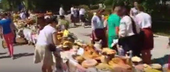 Без лопат и озверевших пенсионеров: россиянам показали «голодающую» Украину (видео, фото)