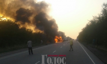 На запорожской трассе сгорел грузовик. Есть погибшие (фото, видео)