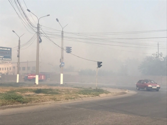 В Мелитополе на объездной пылает пожар