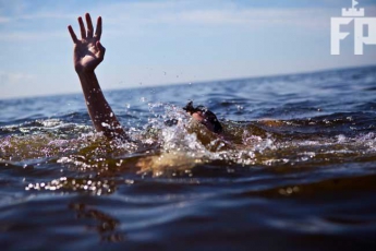На пляже запорожского курорта отдыхающие обнаружили тело ребенка