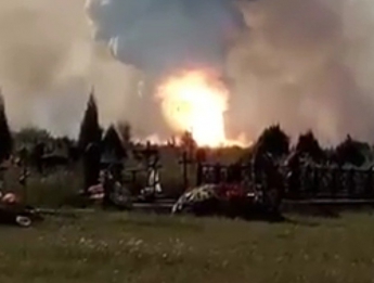 В Донецке сильный пожар на режимном заводе с ядерным могильником (видео)