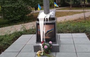 В Киеве осквернили памятник погибшим бойцам АТО (видео)