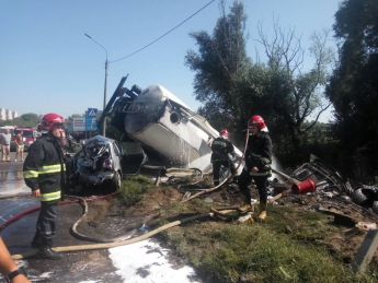 В Тернополе грузовик с топливом столкнулся с четырьмя авто, есть жертвы
