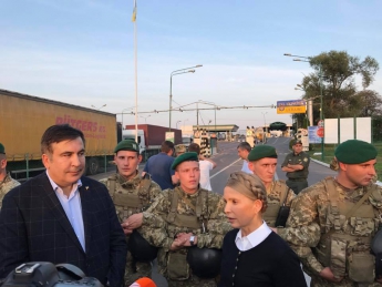 Саакашвили пересек границу с польской стороны и остается в нейтральной зоне
