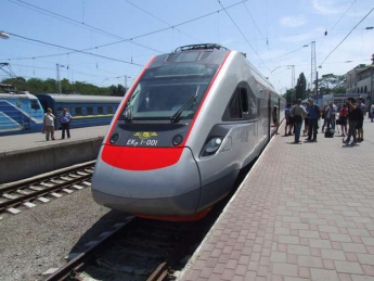 Воздушный поток затянул женщину под поезд "Киев-Одесса"
