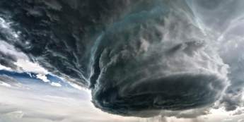 Ураган Ирма показал в небе лицо ужаса (видео)