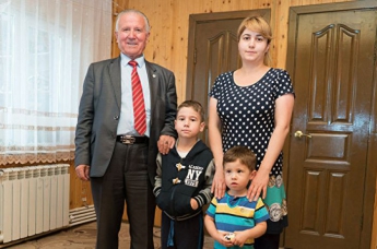 Путин и Шойгу живут в таджикистанской семье