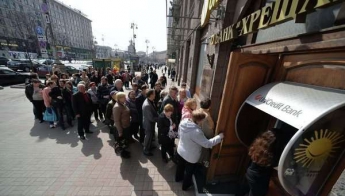 Суд разрешил украинским банкам не выдавать вкладчикам их депозиты наличными