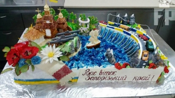 Запорожские кондитеры испекли огромный торт с достопримечательностями города (фото)