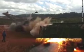 Запад-2017: в России вертолет ударил ракетами по зрителям - видео