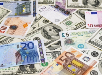 Украинцам озвучили неожиданный курс доллара и евро