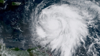 Ураган Мария обрушился на Карибские острова: фото, видео