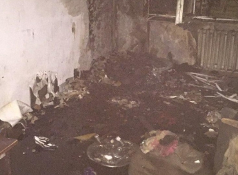 Спасатели вынесли из горящей квартиры ребенка
