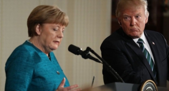 Опомнился через пять дней: Трамп поздравил Меркель с победой