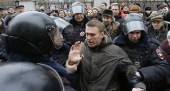 Навальный о своем задержании: «Старик Путин не хочет, чтобы я был на митинге в Нижнем Новгороде»