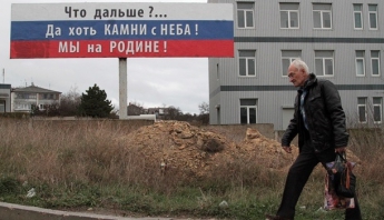 Российский писатель указал на ошибку России из-за изображения Крыма на рублях