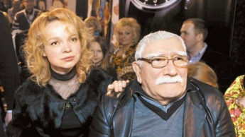 82-летний Армен Джигарханян разводится с молодой женой: Она вор, а не человек
