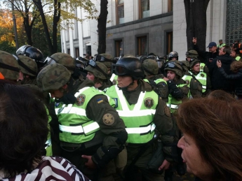 В Киеве начались серьезные потасовки протестующих с полицией – свидетельство очевидца (фото)