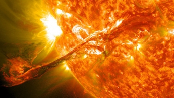 Ученые предсказали смертоносную солнечную вспышку, которая повредит энергосистемы, спутники и отключит интернет