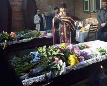 В Харькове простились с жертвами аварии: задержались бы на две секунды – были бы живы