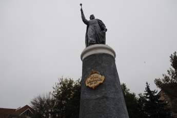 В Мелитополе вандалам снова не давал покоя памятник Богдану Хмельницкому (фото)