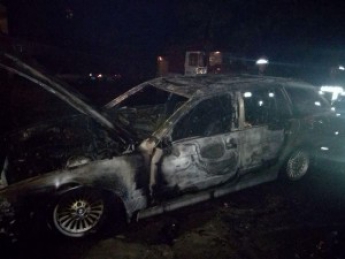 Ночью в центре Запорожья сгорел BMW – хозяина ищут (фото)