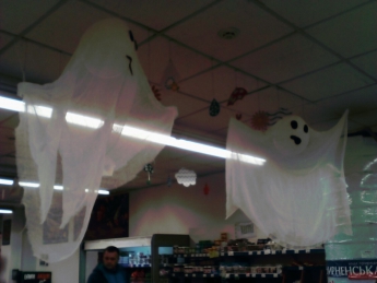 В супермаркете поселились привидения (фото)