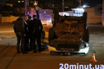 Масштабное ДТП в Тернополе: на ходу опрокинулся внедорожник полиции
