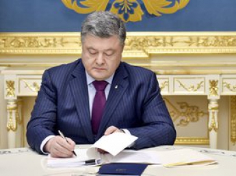Порошенко исправил и снова подал Раде отклоненный закон о Донбассе