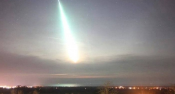 В небе над Китаем взорвался огромный метеор (видео)