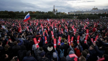 Действовали жестко: в Москве полиция разогнала ночную акцию в поддержку Навального