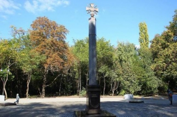 В РФ установили монумент «героям Донбасса» с эмблемой ВСУ (фото)