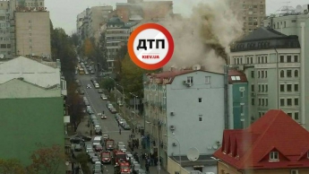 В центре Киева пылает дом (видео)